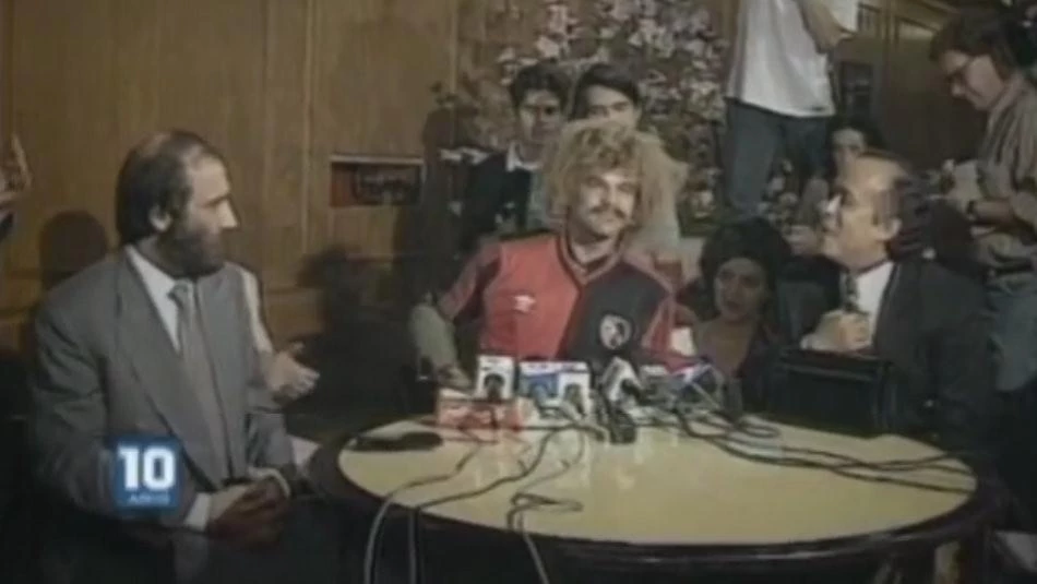 Foto: Valderrama, en conferencia de prensa, al ser anunciado como nuevo jugador de Newells.