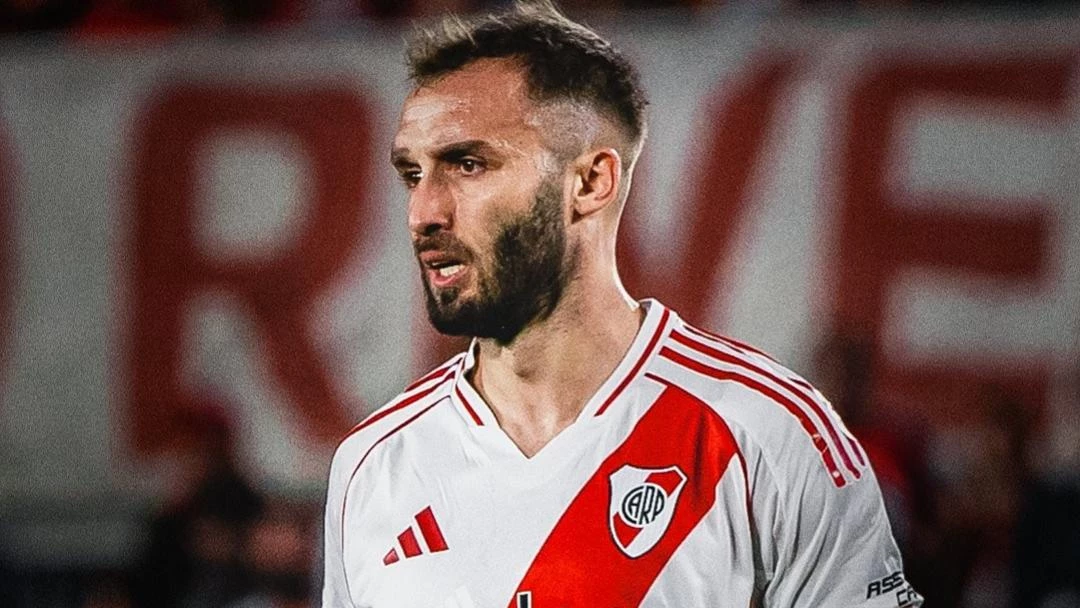 Foto: Germán Pezzella se sacó la camiseta de un grande de Argentina para ponerse la de otro de Uruguay.