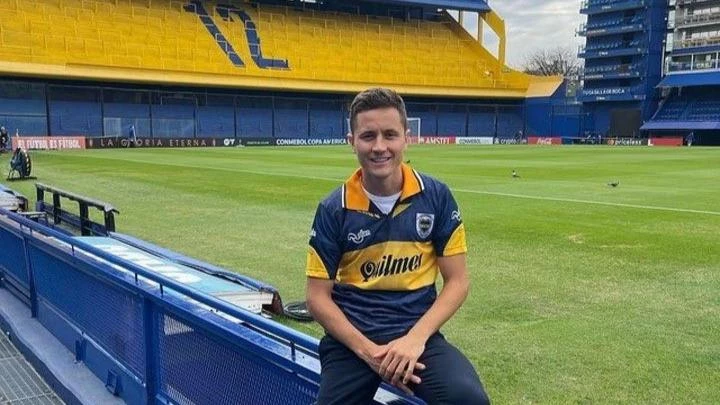 Foto: Ander Herrera, en una visita a la Bombonera. Ahora, volverá como jugador del plantel profesional.