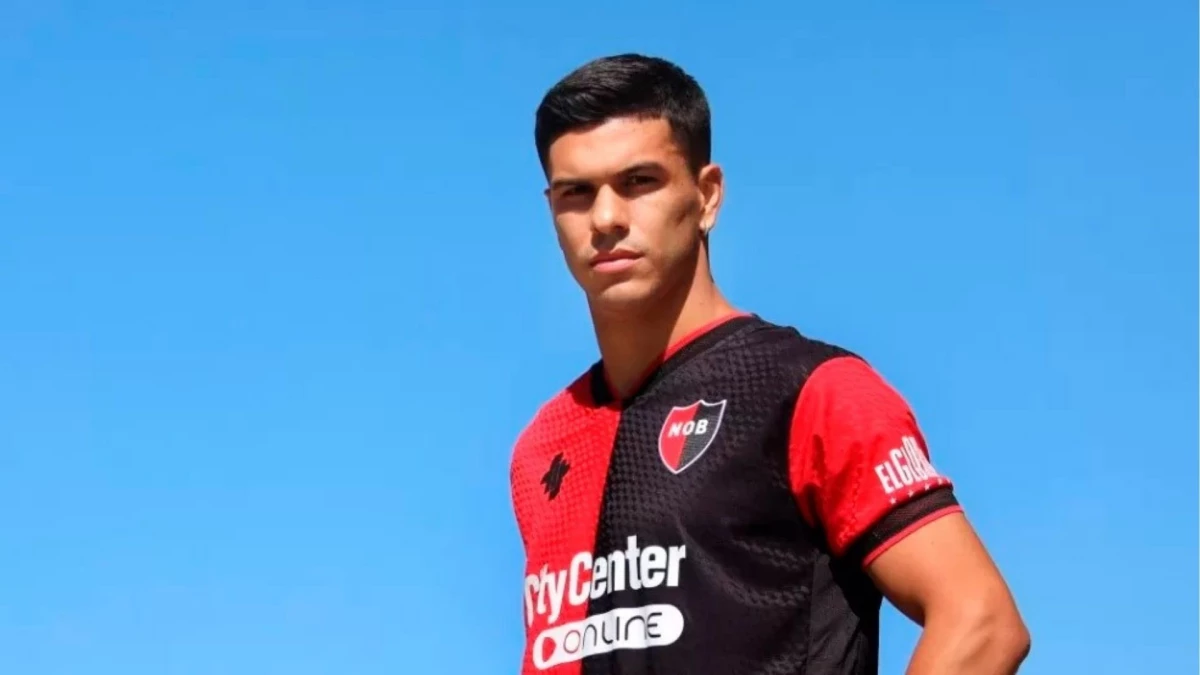 Foto:@Newells. El uruguayo Fernández Cedrés es la nueva cara de Independiente. Es el quinto refuerzo del Rojo