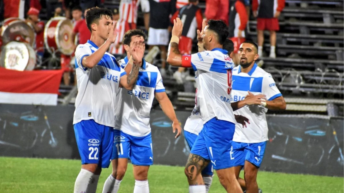 Foto: @Cruzados. Unión de Santa Fe perdió ante Universidad Católica en un amistoso en Montevideo