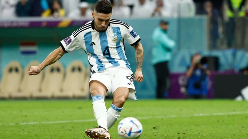 Montiel le dio la tercera con su recordado penal. Foto: Deportv.