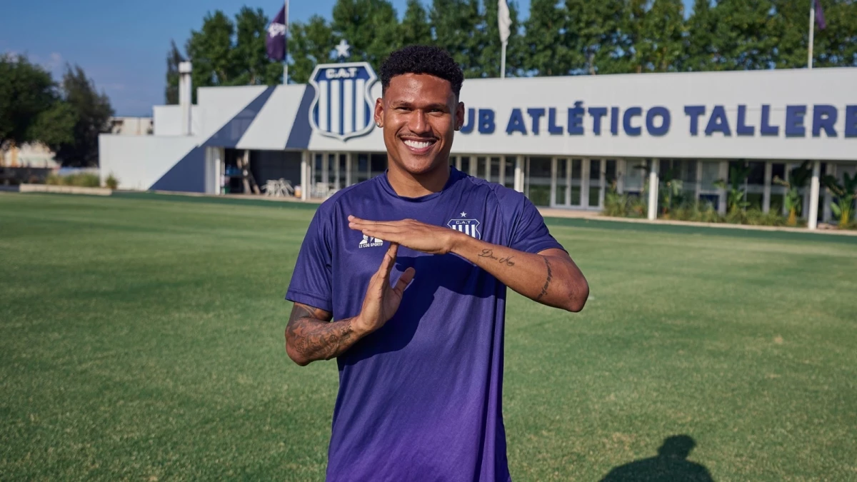 Foto: X @CATalleresdecba. Llegó Rick, el extremo brasileño que pidió el DT Alexander Medina