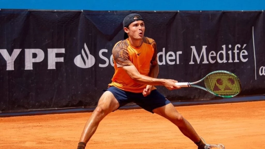 Foto: Lorenzo Rodríguez se quedó con ITF M15 de Santiago de Chile al vencer a su compatriota Néstor Kicker