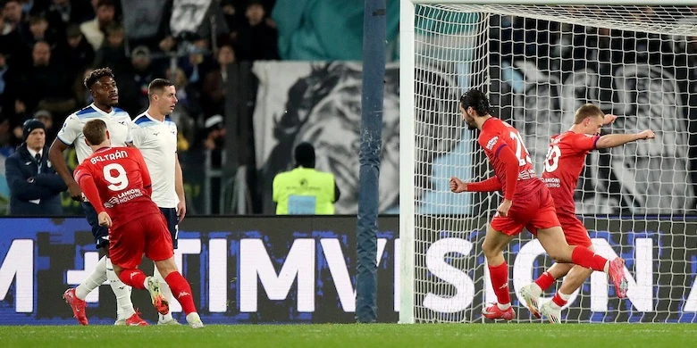 Foto: Lucas Beltrán festeja el segundo gol de Fiorentina, que acababa de marcar de cabeza