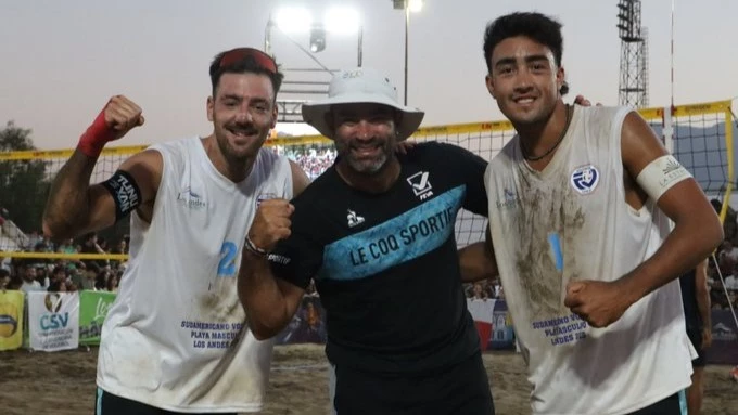 Amieva y Bueno festejan el bronce en Los Andes, Chile. Foto: @Voley_FeVA