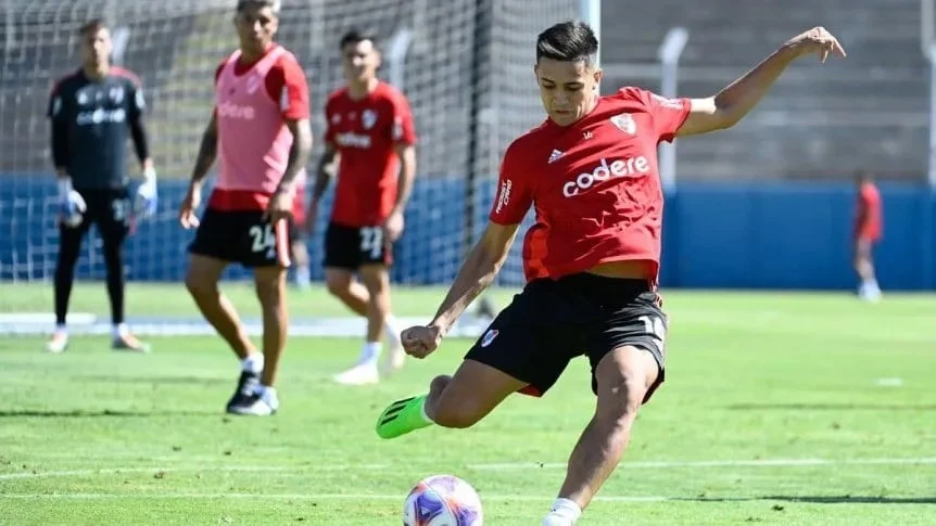 Pablo Solari durante la pretemporada en San Martín de los Andes. Foto: Prensa River