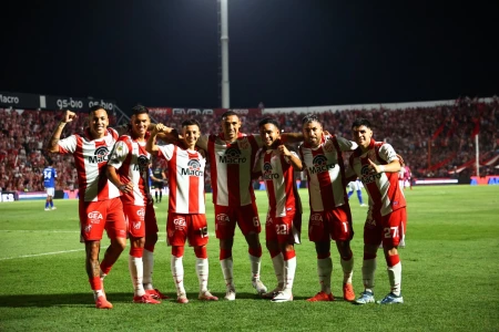 Instituto le dio otro golpe al campeón Vélez en Córdoba