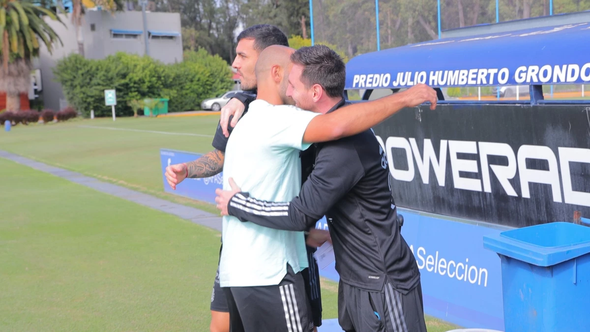 Mascherano y Messi juntos en el predio de la Selección. Foto: Prensa AFA