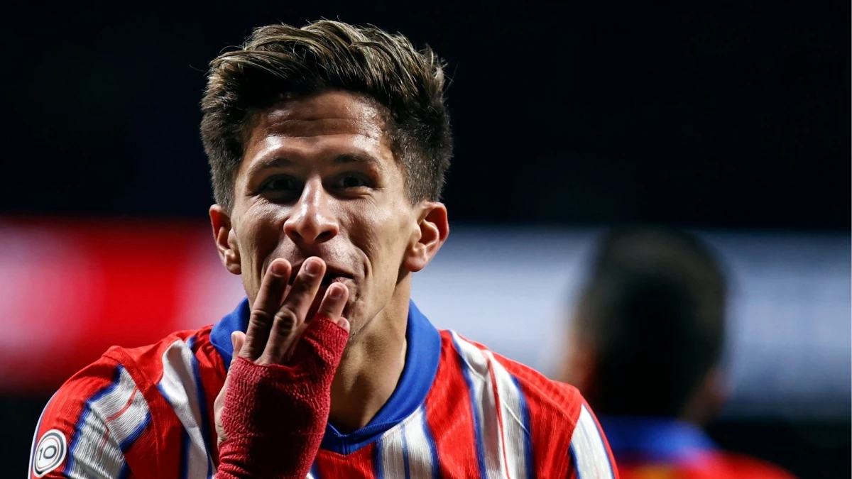 Beso de gol. El hijo del Cholo en plena celebración. Foto:@atleti