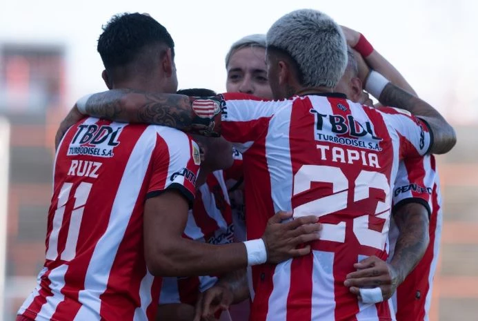 El festejo del segundo gol de Barracas ante Aldosivi, en Mar del Plata. Foto: X@barracascentral