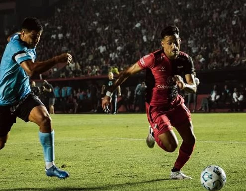 Colón y Temperley, a mano en Santa Fe. Foto: IG@colonoficial