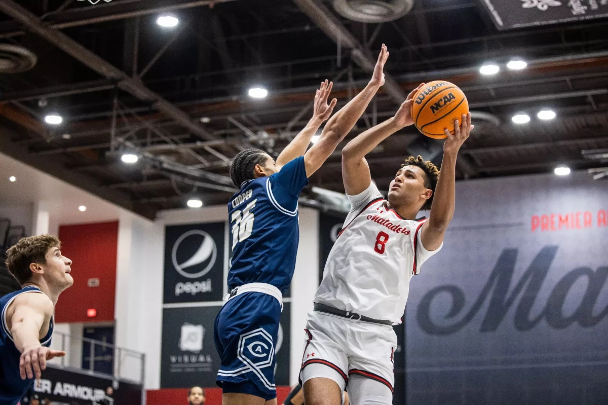 Foto: @gomatadors. El joven Marcus Adams Jr. es una de las figuras de los Matadors de Cal State Northridge