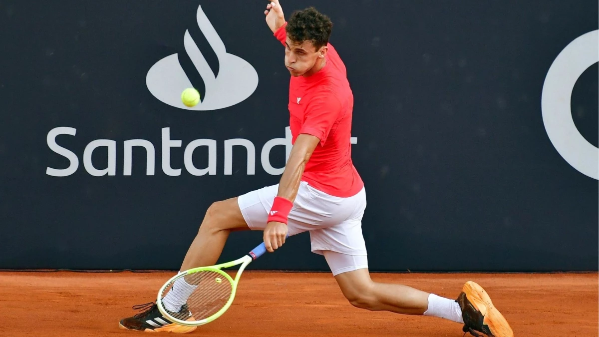 Foto: @RioOpenOficial. El argentino Juan Manuel Cerúndolo perdió en tres sets en el estreno del ATP 500 de R{io de Janeiro