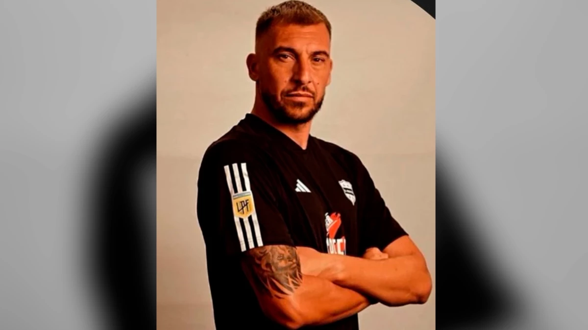 Foto:@prensariestra. Gustavo Benítez será el técnico de Deportivo Riestra y reemplazará a Cristian Fabbiani