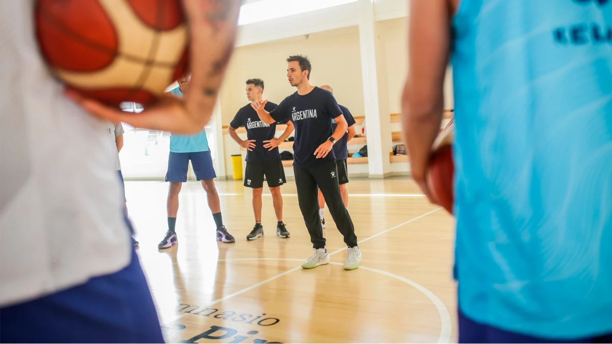Casalánguida en la Selección Argentina de Básquet | Foto: X @CABBOficial