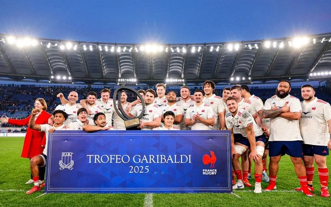 Foto:X de Seis Naciones. El equipo francés vapuleó a su par de Italia por 73-24 para seguir en los puestos de vanguardia del Seis Naciones