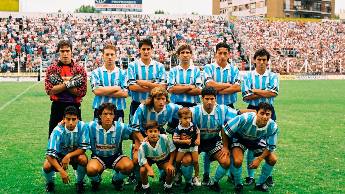 La primera formación oficial bajo la dupla Maradona-Fren en el Clausura 1995 | Foto: Archivo Contenidos Informativos