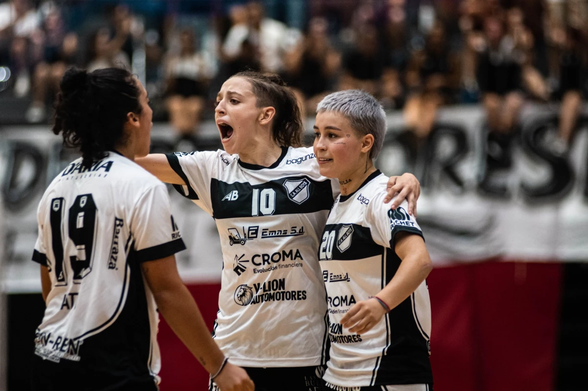 Foto:@caalboys. Las chicas de All Boys vencieron a Independiente por 2-1 y se metieron en la final de la Supercopa de futsal femenino