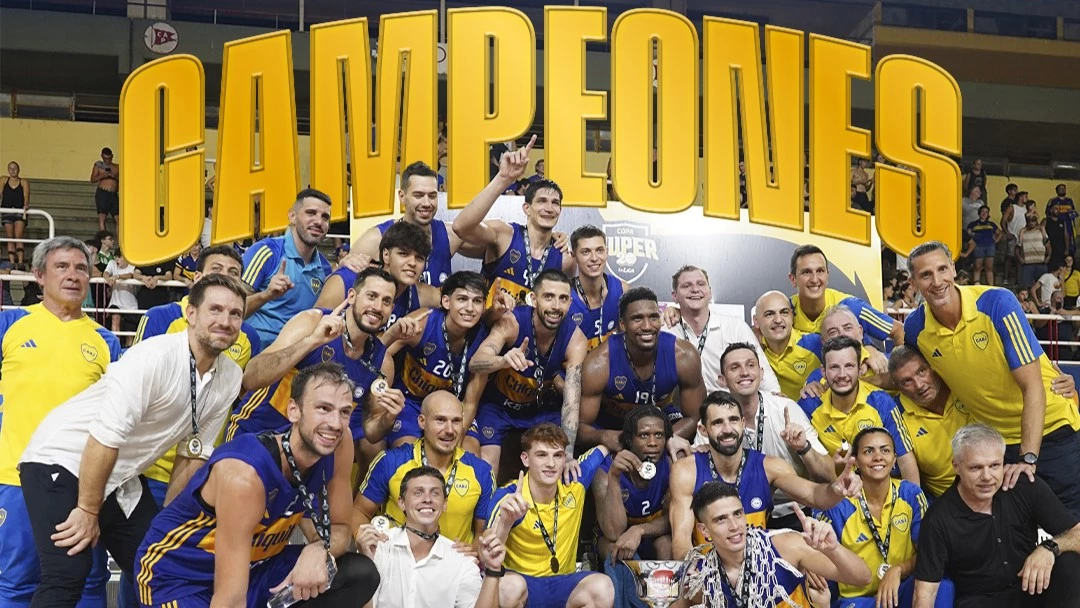 El plantel de Boca celebra un nuevo título. Foto: @BasquetBocaJrs