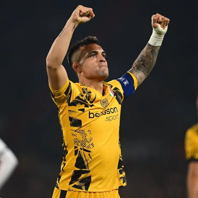 Foto: &nbsp;Lautaro Martínez festeja su gol en la vitoria de Inter ante &nbsp;Feyenoord. @Inter_es