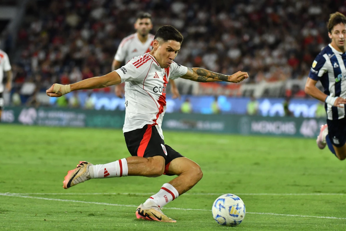 Montiel fue de lo mejor, pero falló su penal. Foto: X@RiverPlate