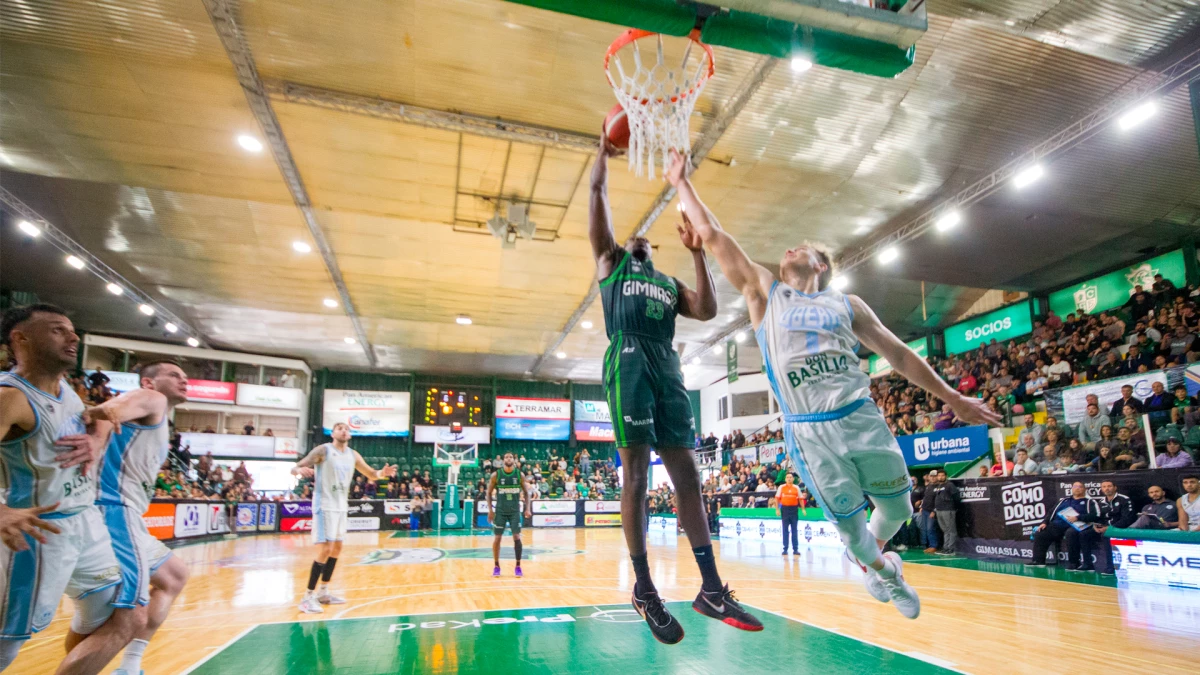 La acción de Gimnasia y Esgrima donde se definió el partido ante Oberá Tenis Club | Foto: Prrensa GyECR