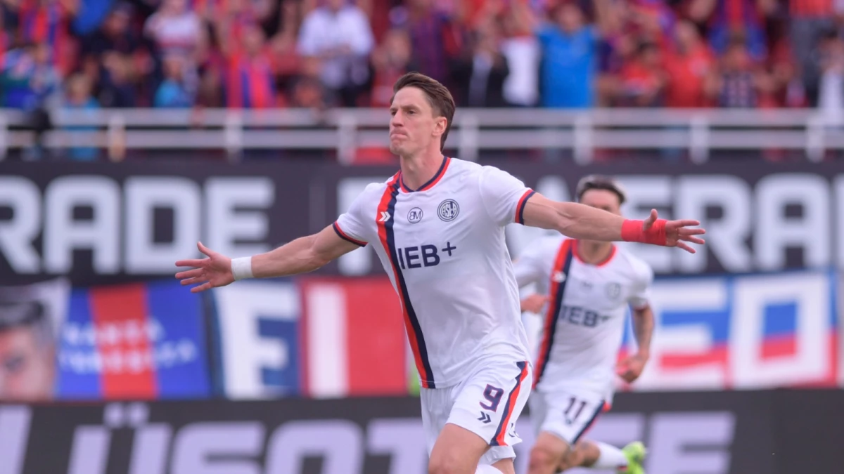 Andrés Vombergar marcó de penal para el Ciclón. Foto: Julián Alvarez.