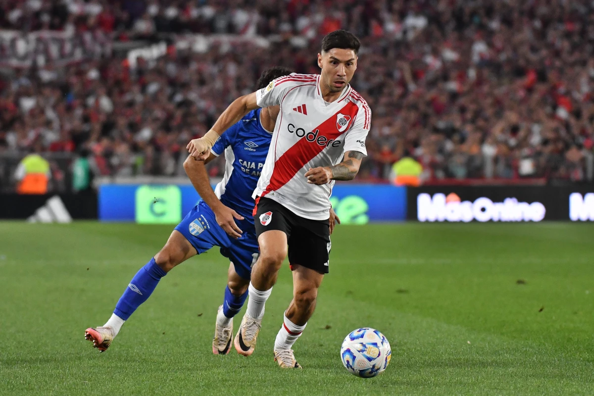 Montiel fue ovacionado por el Monumental a pesar de haber errado un penal ante Talleres. Foto: X@RiverPlate