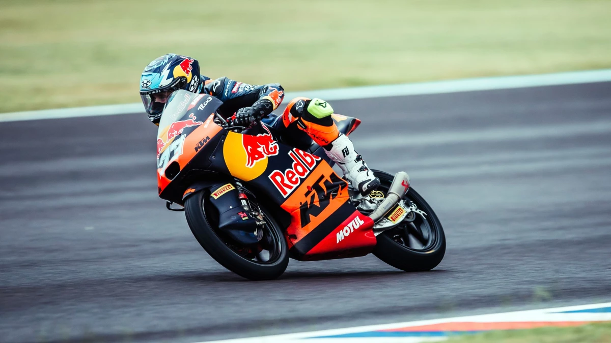 A los 17 años, Perrone pudo terminar su primera carrera de Moto3. Foto: @tech3racing