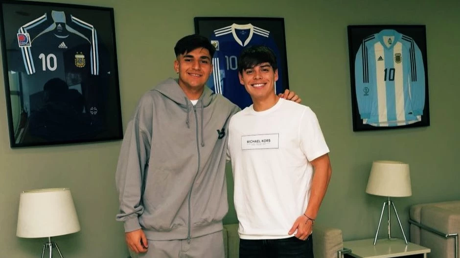 Santi Castro y Benja Domínguez en el predio Lionel Messi. Foto: @argentina