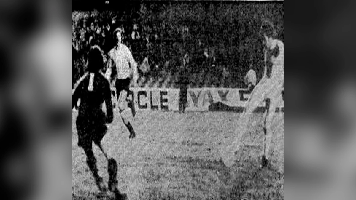 La noche en la que expulsaron a Hugo Gatti ante los Charrúas | Foto: Archivo Diario Clarín