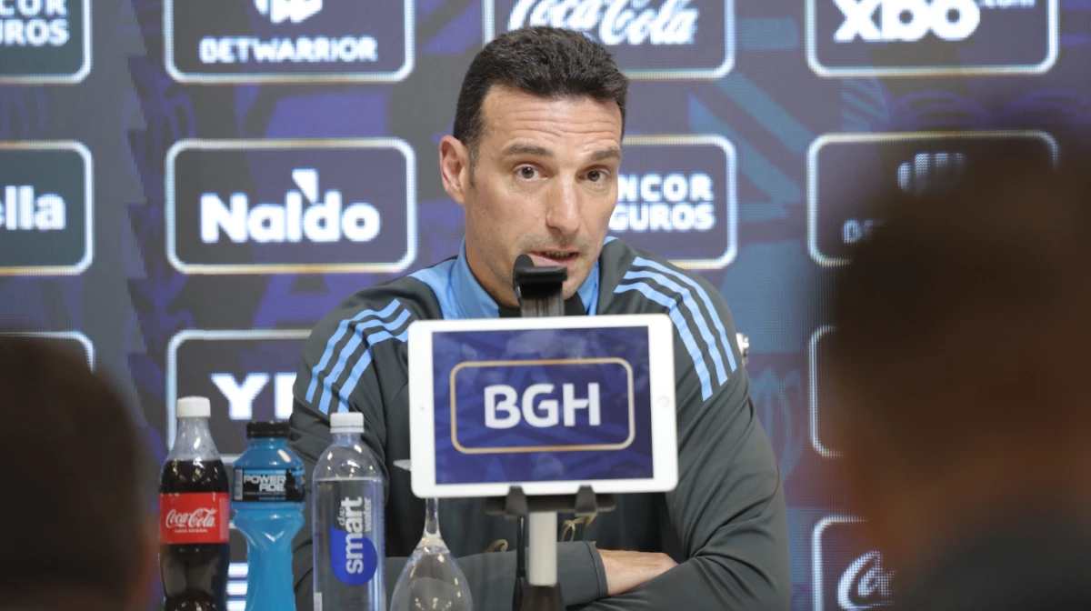 Scaloni dijo que dispondrá un equipo “muy parecido” al que ganó en Montevideo. (Foto: X@Argentina).