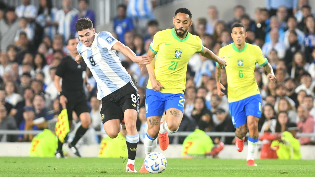Julián fue incanzable en el partido. Foto: Alejandro Santa Cruz.