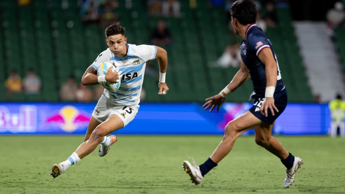 El seleccionado argentino de Rugby 7s cumplió una gran actuación en su primera jornada en el torneo de Hong Kong. (Foto: lospumas7arg)