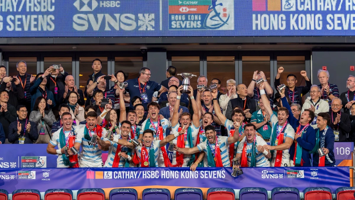 Los Pumas 7s celebran el título en Hong Kong. Foto: @lospumas7arg@dayabay
