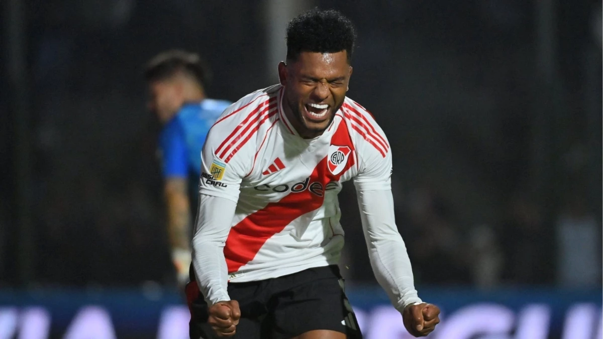 Foto:@River Plate. El colombiano Borja festeja su gol en el empate 1-1 con Sarmiento en Junín