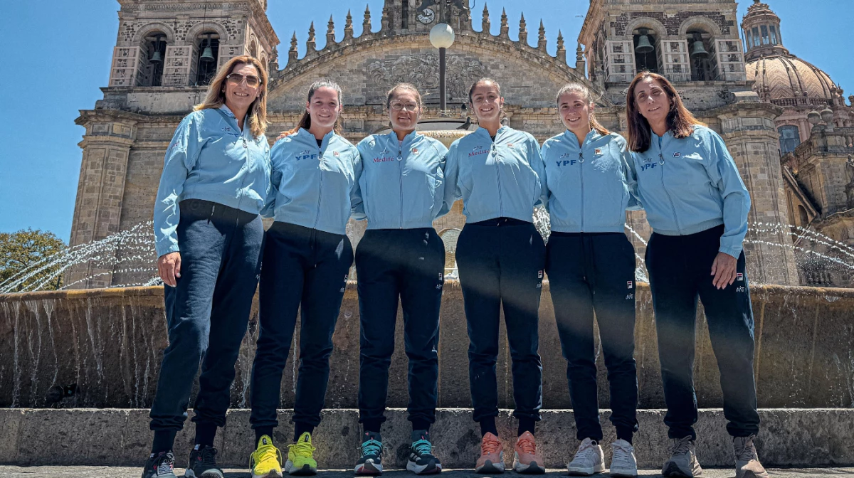 El equipo argentino hizo su foto oficial en la Catedral de Guadalajara (Foto: AAT)
