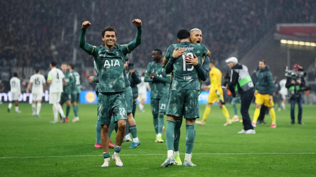 Los Spurs celebran la clasificación (Foto: X@Spurs_ES)