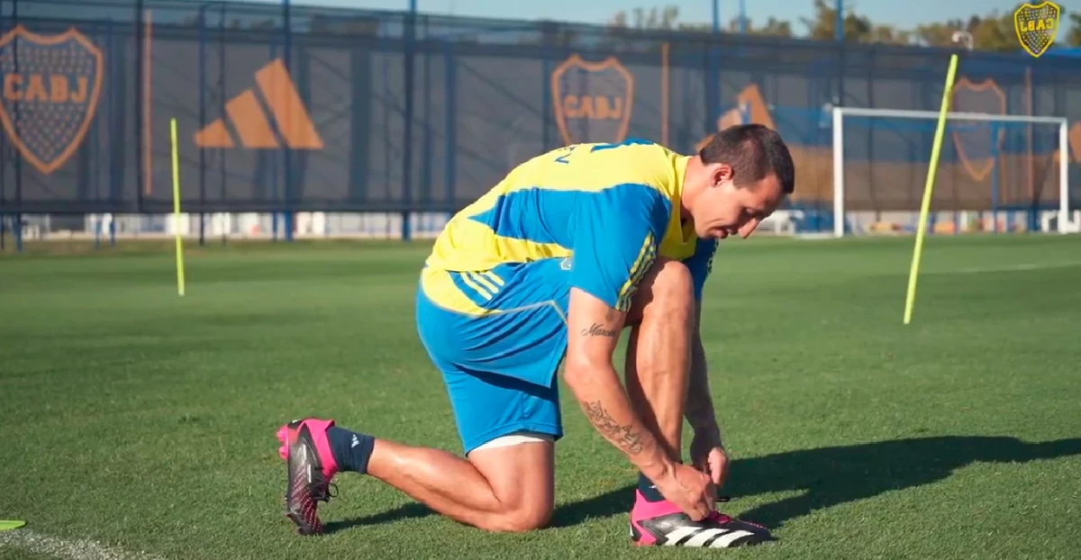 Cristian Lema podría meterse en el equipo titular que visitará a River el domingo en el Monumental. (Foto: @BocaJrsOficial)