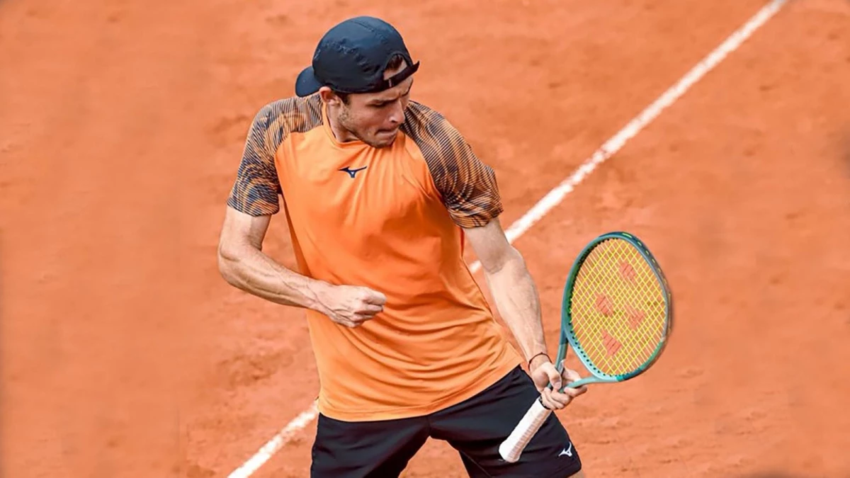 Alex Barrena confirmó su gran momento y pasó a los cuartos de final del Challenger de Porto Alegre. Foto: prensa Asociación Argentina de Tenis (AAT).