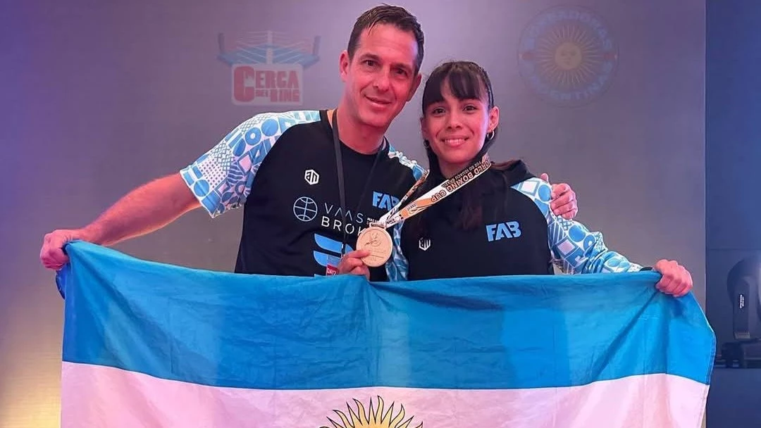 Tatiano Flores y el entrenador Daniel González.