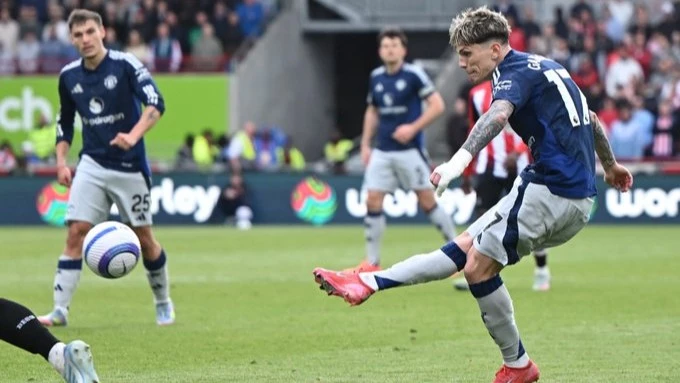 Garnacho abrió el pie y la colocó en el palo más lejano del arquero. Foto: @premierleague