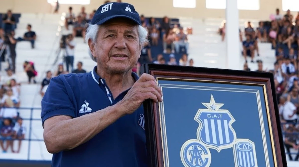 Galván, en un homenaje hecho por el conjunto cordobés. Foto: Prensa Talleres.