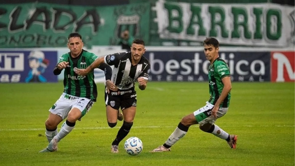 Foto:X de Nueva Chicago. El conjunto de Mataderos derrotó a Estudiantes, por 2-1