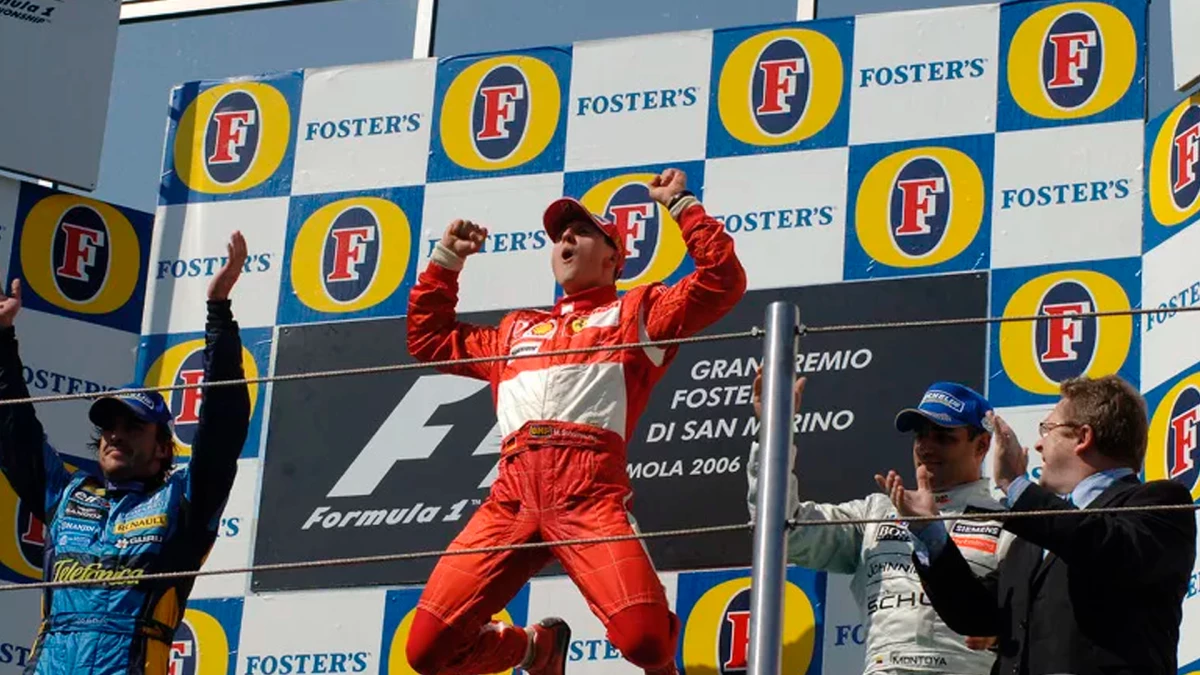 El podio del Gran Premio de San Marino en Ímola con el festejo de Schumacher | Foto: Ferrari Media Center