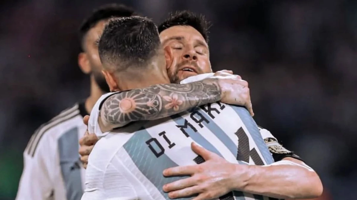 Di María y Messi abrazados. Foto: Instagram del Ángel Di María (@angeldimariajm).