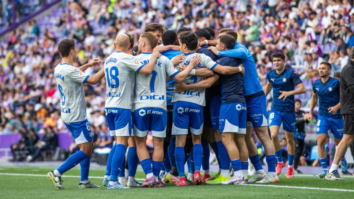 ueda Alavés del Chacho Coudet se mantiene en Primera División. Foto: @alavés