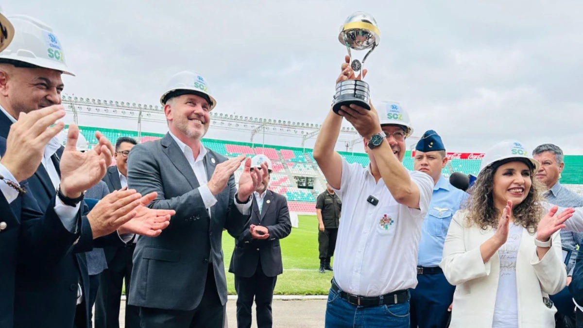 Foto: X de Alejandro Domínguez. El máximo dirigente de Conmebol anunció que la definición será en el Tahuichi Aguilera, en noviembre