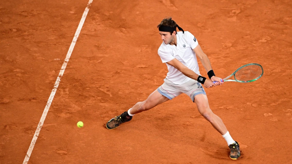 Tomás Martín Etcheverry recuperó el nivel que lo había llevado a integrar el “top 30” en 2024. (Foto: @hamburgopenatp)